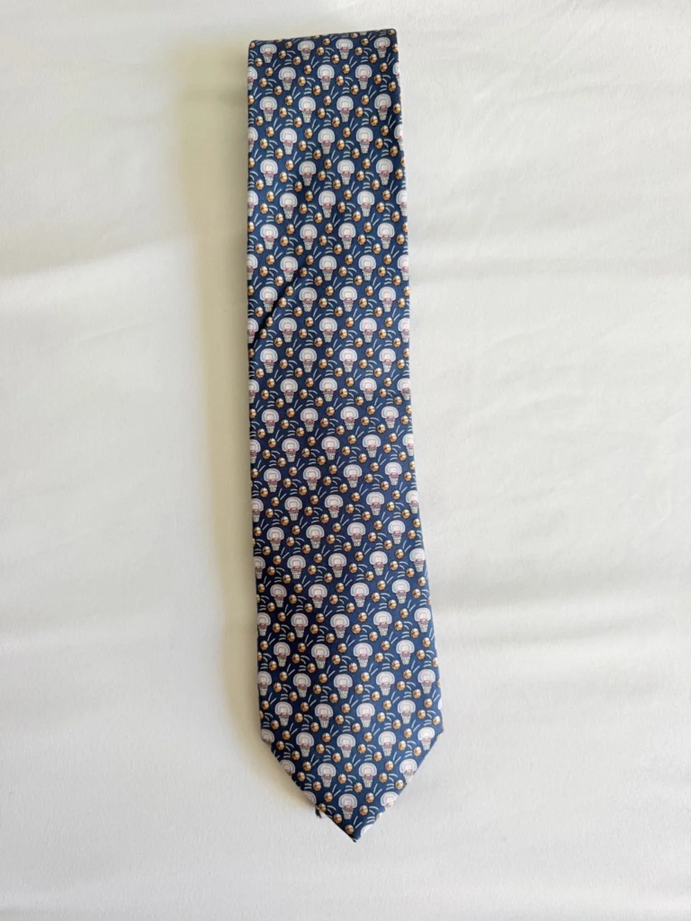 Vineyard Vines 100% Silk Basketball Hoop Sports Theme Navy Patterned Tie